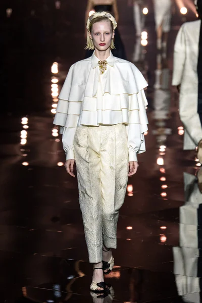 Look 3